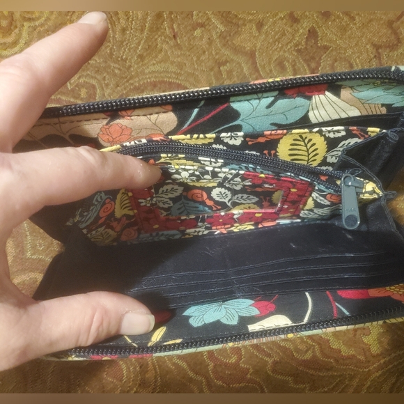 Vera Bradley Happy Snails Accordian Zip Around Wallet. - Picture 11 of 16